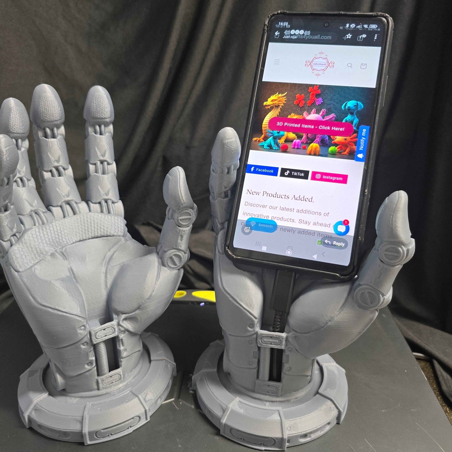 3D Printed Robot Hand Holder for Mobile Phones - Gifts4YouAll