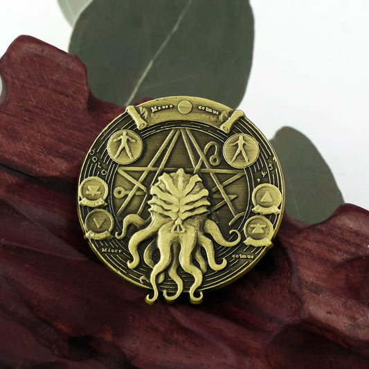 Cthulhu Pentagram Coin Keychain — HP Lovecraft Necronomicon Sigil
