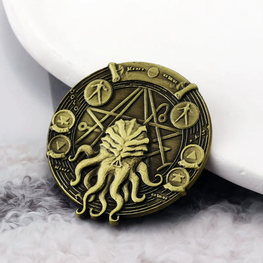 Cthulhu Pentagram Coin Keychain — HP Lovecraft Necronomicon Sigil